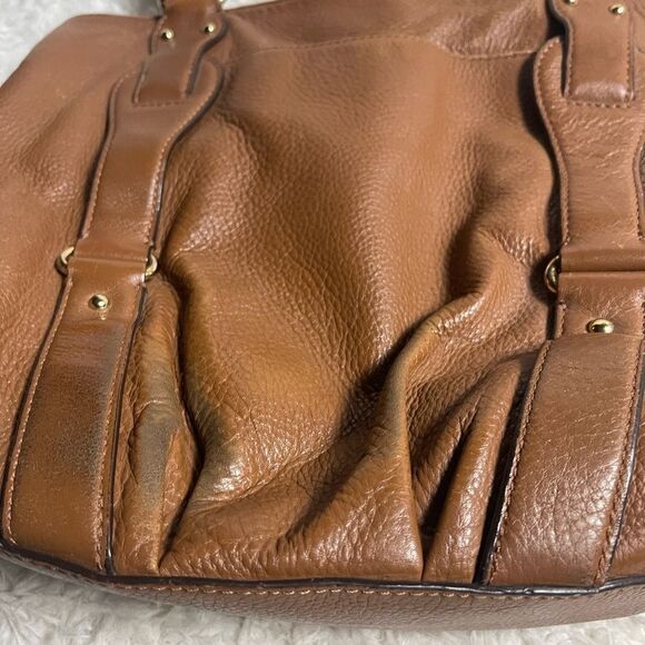 Michael Kors Brown Leather Medium bucket style shoulder bag gold tone Hardwares. - Picture 15 of 16